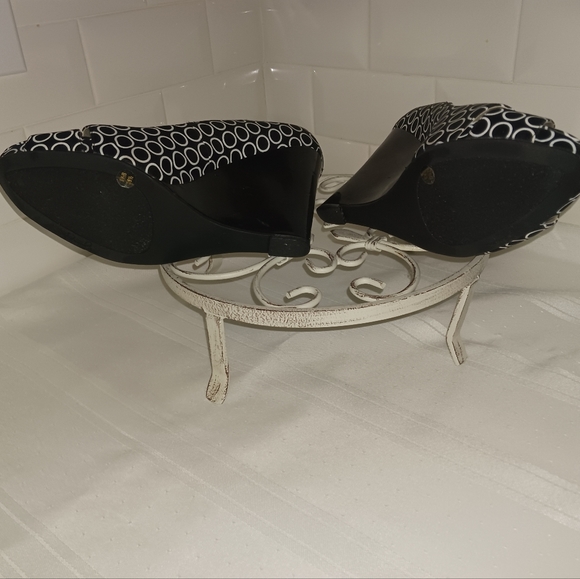 Jessica Simpson Black/White Print Peep Toed Wedge Size 9.5 B - Picture 8 of 9